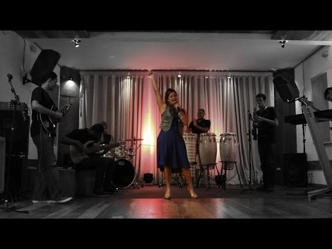 Bela Carol - Vento de Deus  (Clipe Oficial)