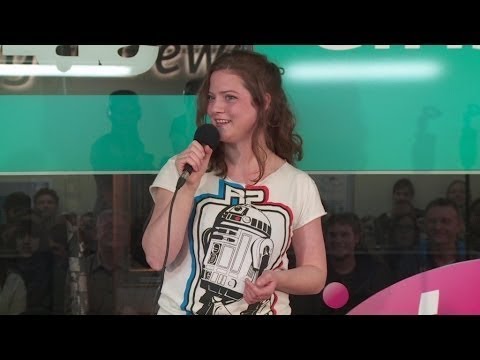 Partygirl Maike Greine bei NightWash live