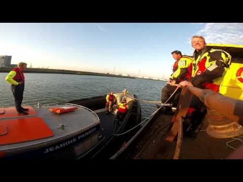 KNRM HvH oefenen met drijvende brancard