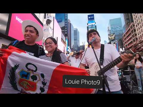 William Luna en times square (vienes y te vas)
