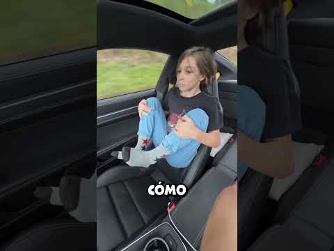 El padre mostró la potencia de su Porsche, pero la reacción del niño sorprendió a todos #shorts