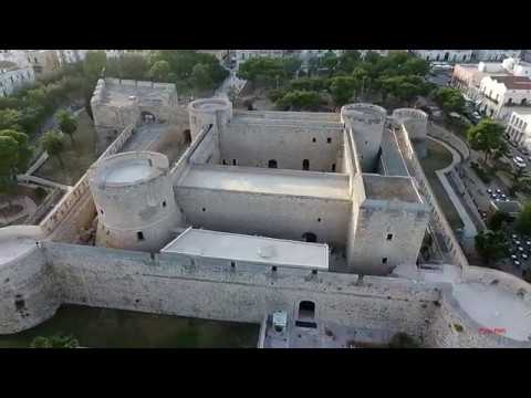 GARGANO - UNA PASSEGGIATA SU MANFREDONIA -
