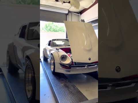 Rocket Bunny Datsun 280z gets tuned