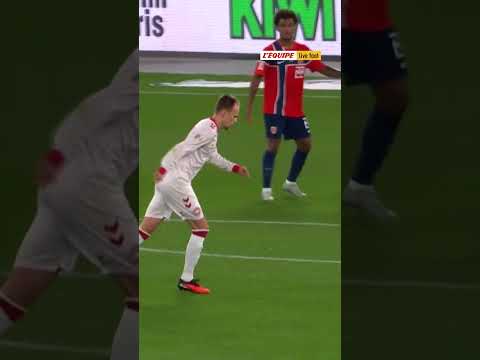 🤩 Le magnifique coup-franc inscrit par Mikkel Damsgaard lors de Norvège - Danemark #football #shorts