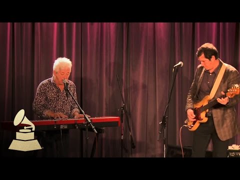 Ian McLagan Performs 