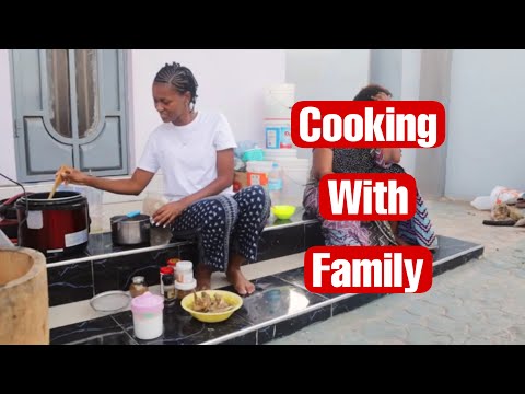 TUNAPIKA CHAKULA NJEE! Baking again?? (Vlogmas 18)