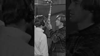 Good, good, good, “Good Vibrations” in the studio🎶