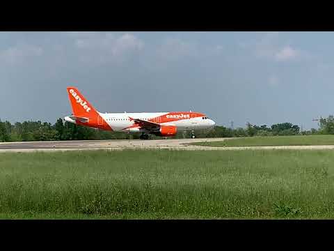 easyJet A319-100 inizia la corsa di decollo