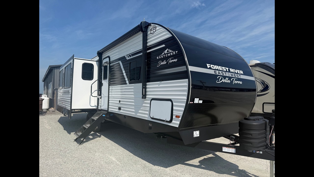 A photo of this 2027 East To West Della Terra 272RL
