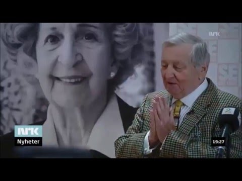 Rolv Wesenlund mottar Wenche Foss ærespris