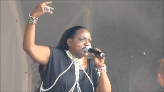 Angie Brown - Playing With Knives (Live)