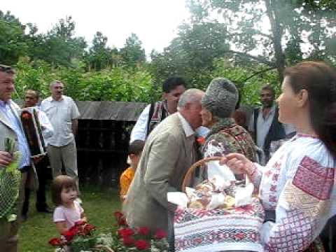 Artistul popular Neculai Popa (Tarpesti - Neamt) sarbatorit la 90 de ani (1)