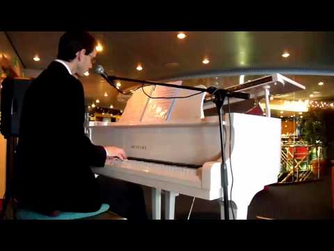 Sébastien Fillion - french pianist/singer - cruises in Norway
