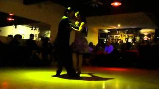 PEDRO OCHOA Y NATALIA ALMADA EN LA MILONGA 10 (JUNIO 2011) 01/03
