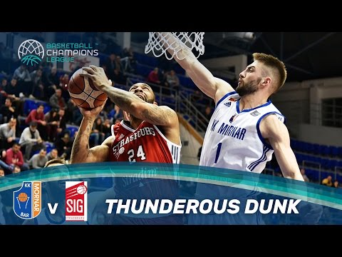 Boooom! Romeo Travis dunks it with authority!