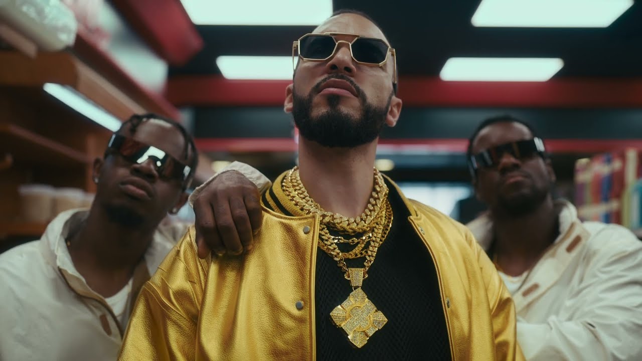 Maria Cookies Golden Wrapper