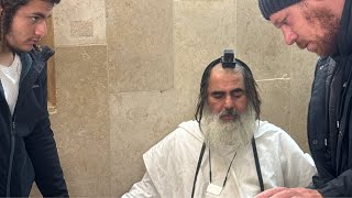 ‏ הרב שלום סבג שידור חי י״ב  בטבת (הרב שלום סבג) - התמונה מוצגת ישירות מתוך אתר האינטרנט יוטיוב. זכויות היוצרים בתמונה שייכות ליוצרה. קישור קרדיט למקור התוכן נמצא בתוך דף הסרטון