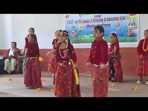 विद्यार्थीबाट प्रस्तुत नृत्य