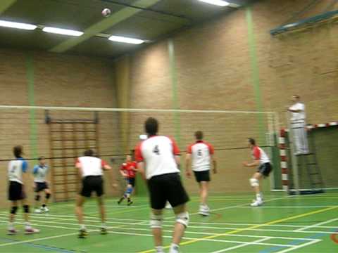 Velden krijgt loon naar werken tijden de wedstrijd VCV H1 - Ledub H1