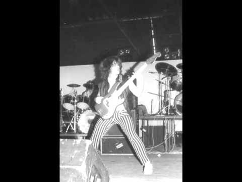 MOPED-198?-FAKTA JSOU  PRYČ ŽIJEM NARUBY