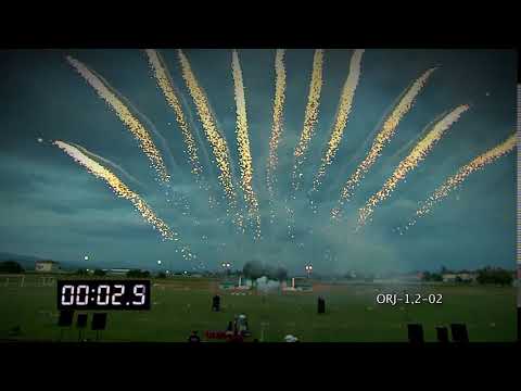 ENIGMA   ORJ 1 2 02   11 s one row Ø30mm silver to green tail H55 60m 2sec Cat 4 Nec 264g 1 3G