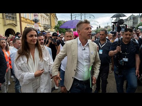فيديو آلاف المجريين يخرجون في مظاهرة معارضة لرئيس الوزراء فيكتور أوربان