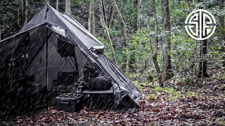 【4K】雨の自然の中で男キャンプ | 無骨キャンプギアでガッツリ飯 | ブラックキャンプ | ASMR/Gimmick/Blackishgear/thor/ぼっちキャンプ/dod