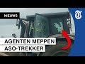 Woedende agenten meppen aso in trekker