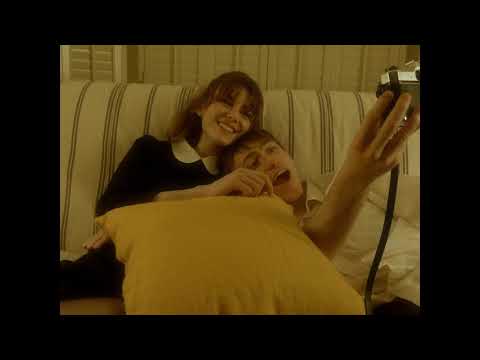 Pip Blom - Daddy Issues (Official Video)