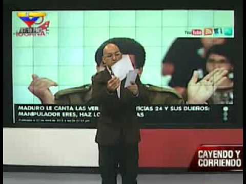 Miguel Angel Perez Pirela muestra fotografias de Fidel Castro vigoroso y fuerte