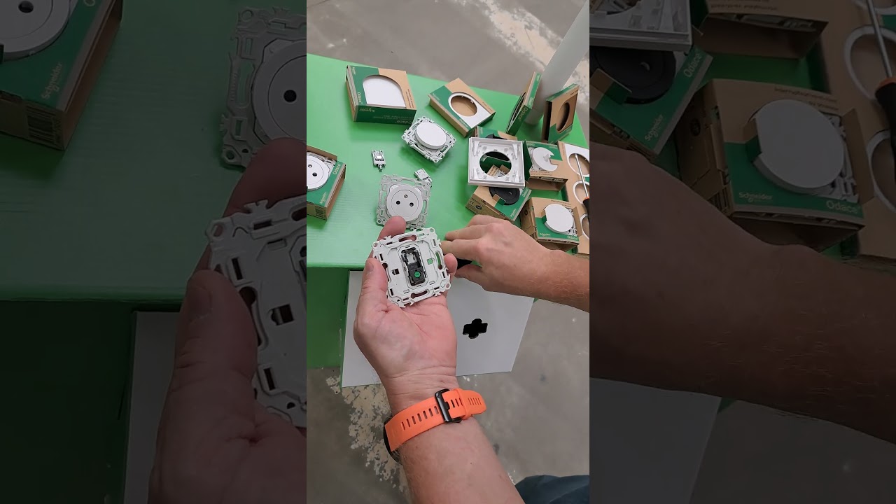 Miniature : Découvrez les nouveaux interrupteurs Odace 2025 — Les Tutos d'Arnaud (139 000+ vues)