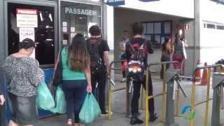 preview picture of video 'Manifestação no terminal central de Araucária nesta quinta dia 19'