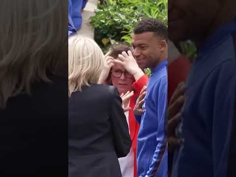 🇫🇷 Le président de la République, Emmanuel Macron, rend visite aux joueurs de l'Equipe de France !