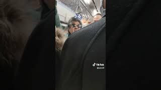 電車内で見るな！って罵声を浴びせてたから次の駅で引きずり降ろしました笑　#tiktok  #衝撃映像