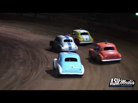 Nostalgia Sedans: A-Main - Maryborough Speedway - 02.01.2011