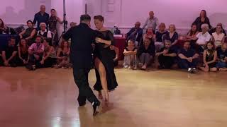 Mariano "Chicho" Frumboli y Juana Sepulveda  -  El Flete  -  Orquesta Juan D'Arienzo