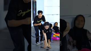 Download lagu ripped pants prank 🤣 #funny #shortvideo #shorts #comedy #shortsfeed #prank mp3
