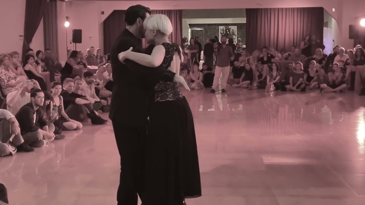 Juan Marchetti y Tamara Selva Bisceglia  -  "Frente al Mar"  -  Orquesta Anibal Troilo