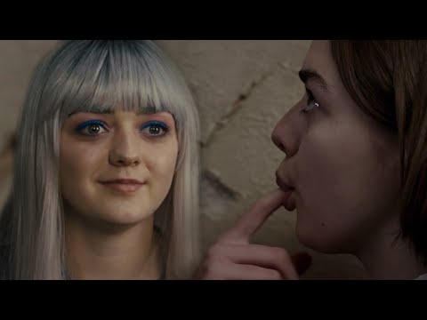 download lagu mp3 mp4 Maisie Williams Kiss, download lagu Maisie Williams Kiss gratis, unduh video klip Maisie Williams Kiss
