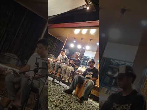 Sunday morning - Maroon 5 - impromptu jam with Karl Alcozer and Archie Wagas at Club Leonardo Cafe