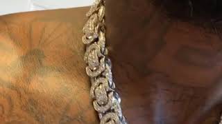 Gucci mane puts quater million worth of diamonds in his teeth 😳