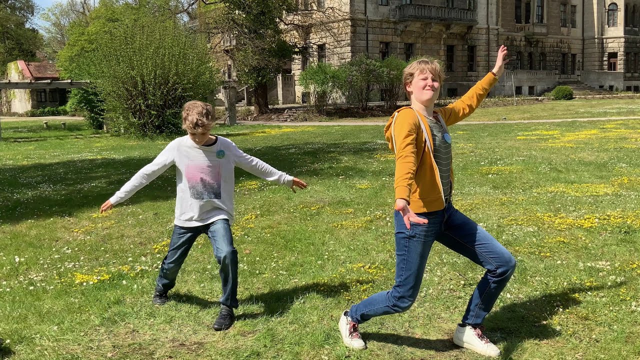 Mein "Jesus liebt Kinder" in einer bewegten bewegenden Version. Mit Chris Halmen. Vom Kinderkirchentag 2021.