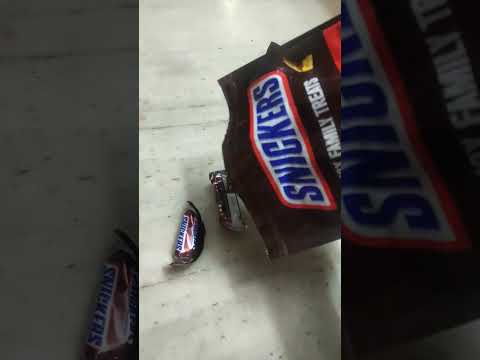 opening the 𝙎𝙉𝙄𝘾𝙆𝙀𝙍𝙎 𝙛𝙖𝙢𝙞𝙡𝙮 𝙥𝙖𝙘𝙠  // one of the best chocolate //#shortsvideo
