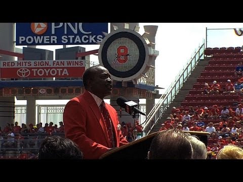 LAD@CIN: Joe Morgan is honored on field before game