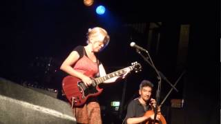 preview picture of video 'Tanya Donelly  - Honeychain - Throwing muses at Holmfirth 2014'