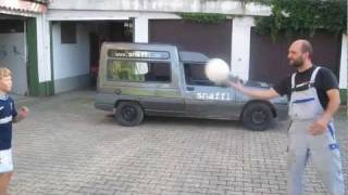 Cornelius spielt Fussball - Einham 2010.avi