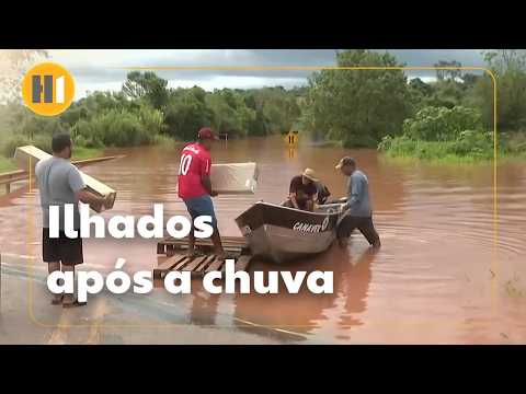 Cidade no Paraná fica isolada pelas chuvas e moradores dependem de barcos para se locomover