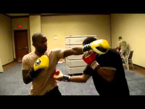 Dyah Davis The Boxing Wizard