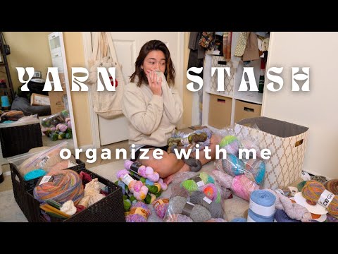 organizing my yarn stash, finished crochet sweater, knit with me | productive vlog 🧶