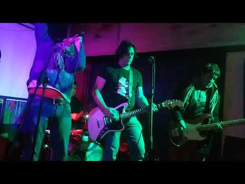 DEAD FLOWERS (cover stones) Dario, Alejo, Sergio, Charly, Pablo y Felipe La fondida